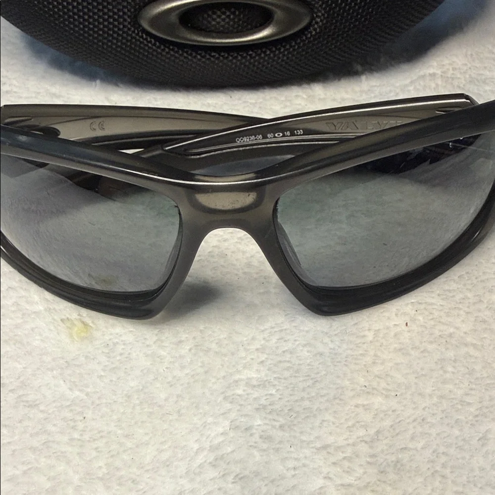 Oakley Valve OO9236-06 60[]16 133 Gray Sunglasses